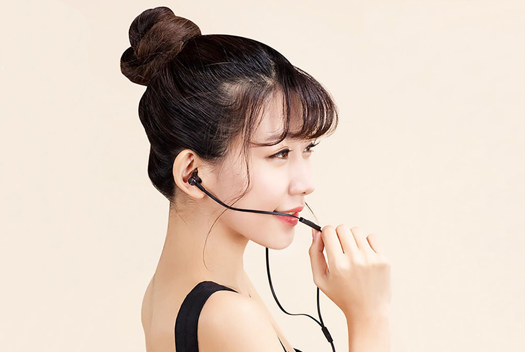 Фотография товара Наушники Xiaomi Mi In-Ear Headphones Basic (Черный) ZBW4354TY